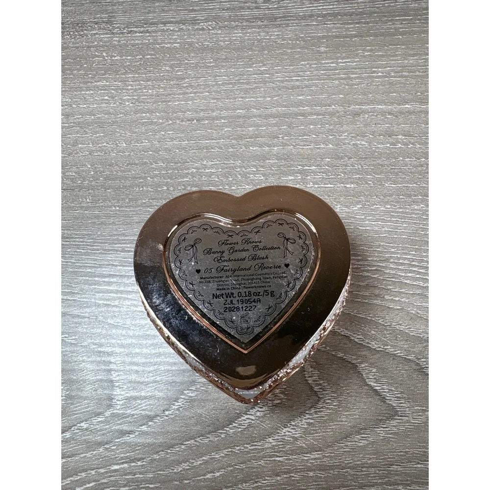 Flower Knows Bunny Garden Embossed Blush 05 Fairyland Reverie Heart Compact Pink